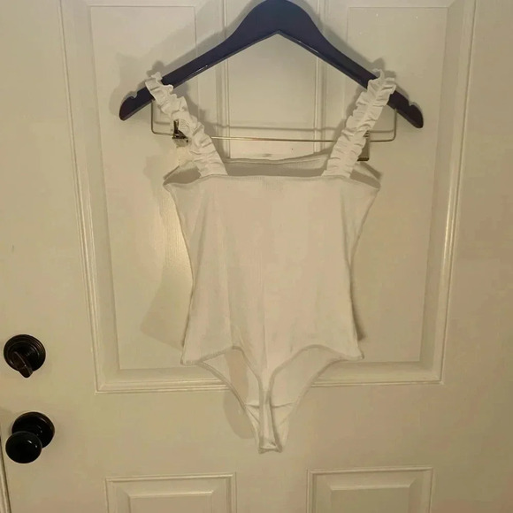 Sunday Best Aritzia White Ribbed Tank Top Bodysuit Size Small - Picture 4 of 6